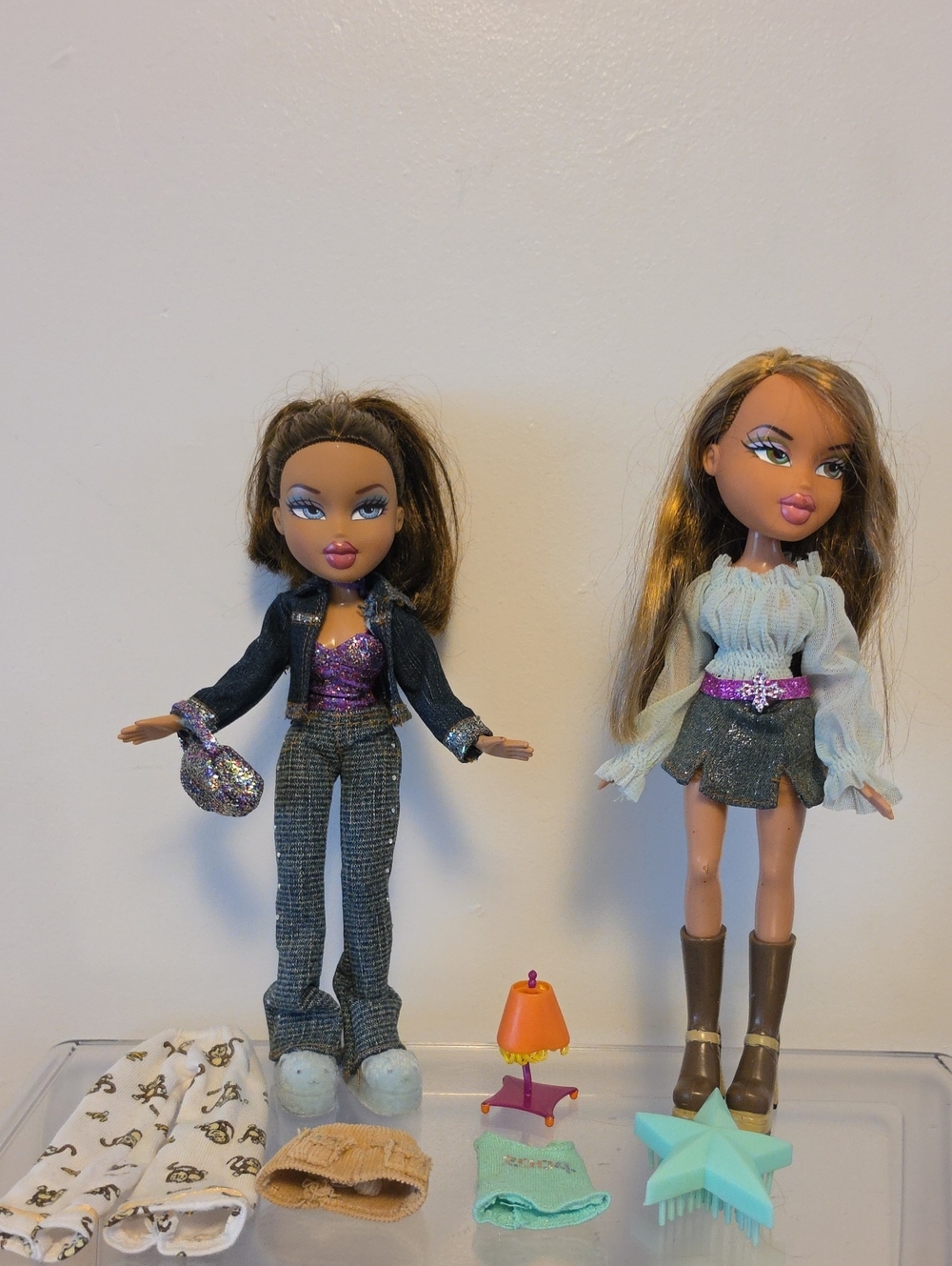 Bratz Dolls Lot with Accessories - Brown Hair, Glitter Outfits 2000s